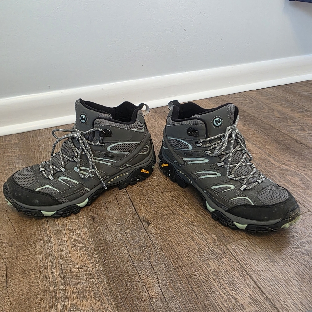 Merrell Women's Moab 2 Mid GTX Hiking Boot - Gray and Black - Picture 8 of 8
